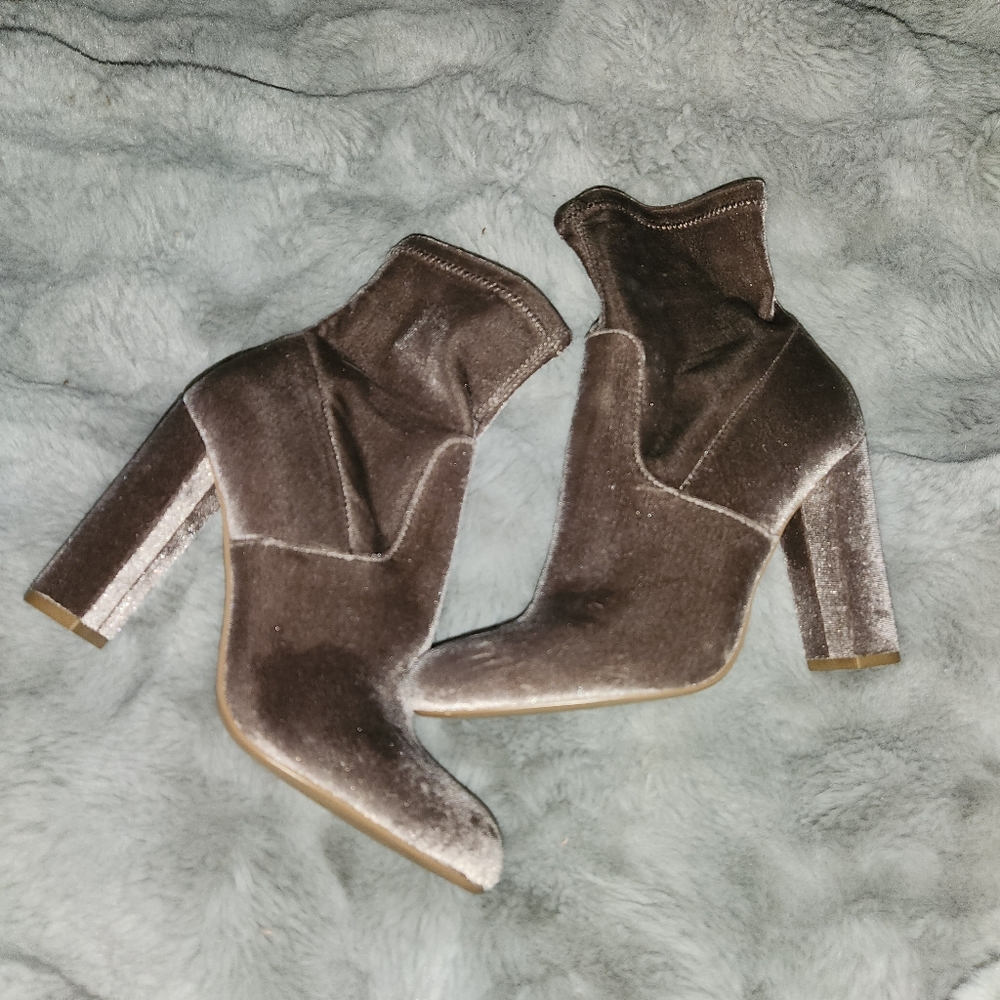 Steve Madden (Edit) Size 7.5 Gray Velour Sock Boot - Picture 4 of 12